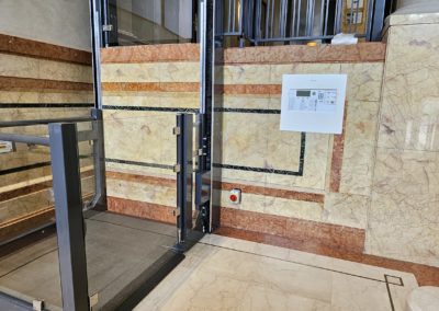 effet d'optique artisanal réalisé au pinceau.