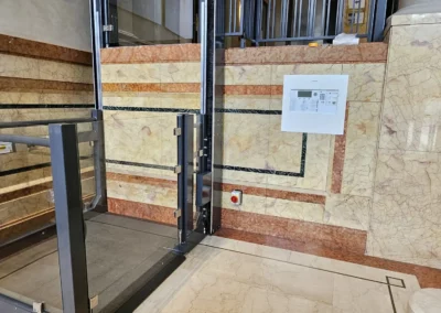 effet d'optique artisanal réalisé au pinceau.