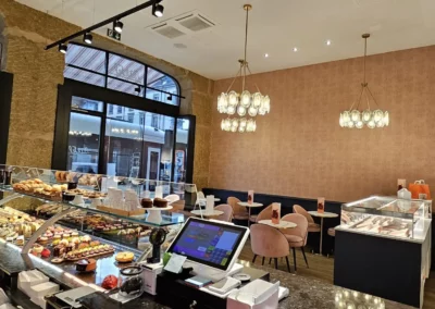 Nouvelle restauration afin de faire correspondre la pierre à la nouvelle décoration.